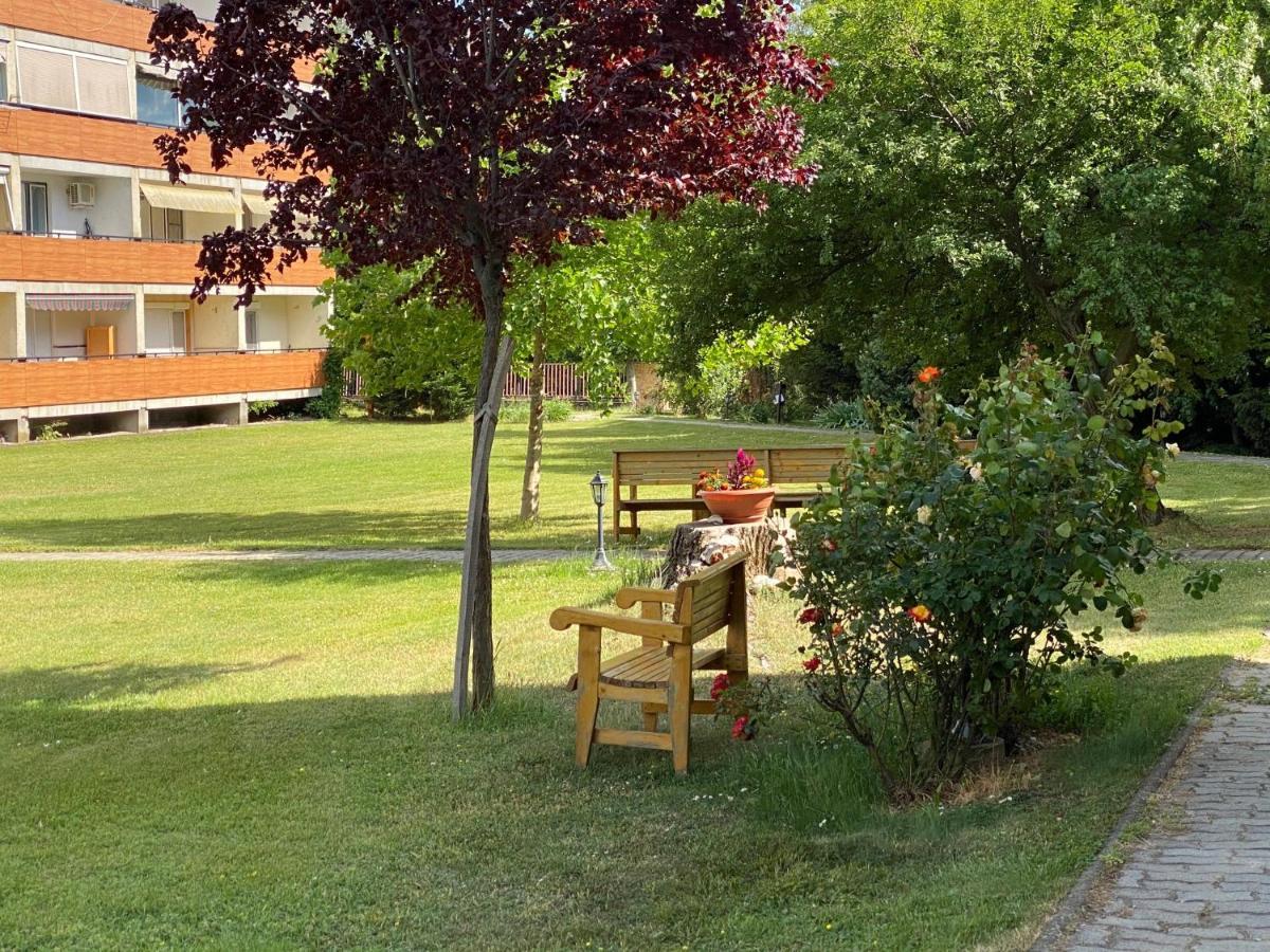 Strand Apartman Balatonfured Exterior photo